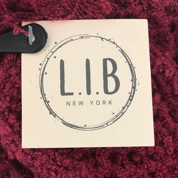 L.I.B. New York Beanie Hat NWT Burgundy Red Cable Knit Pom Pom Hat - Picture 8 of 11
